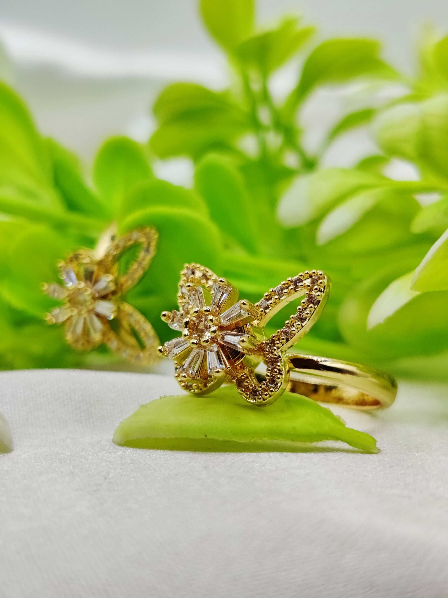 Butterfly Spinner Ring - Crystal - Paved & Adjustable ✨🦋💎 - Dynamic Deals