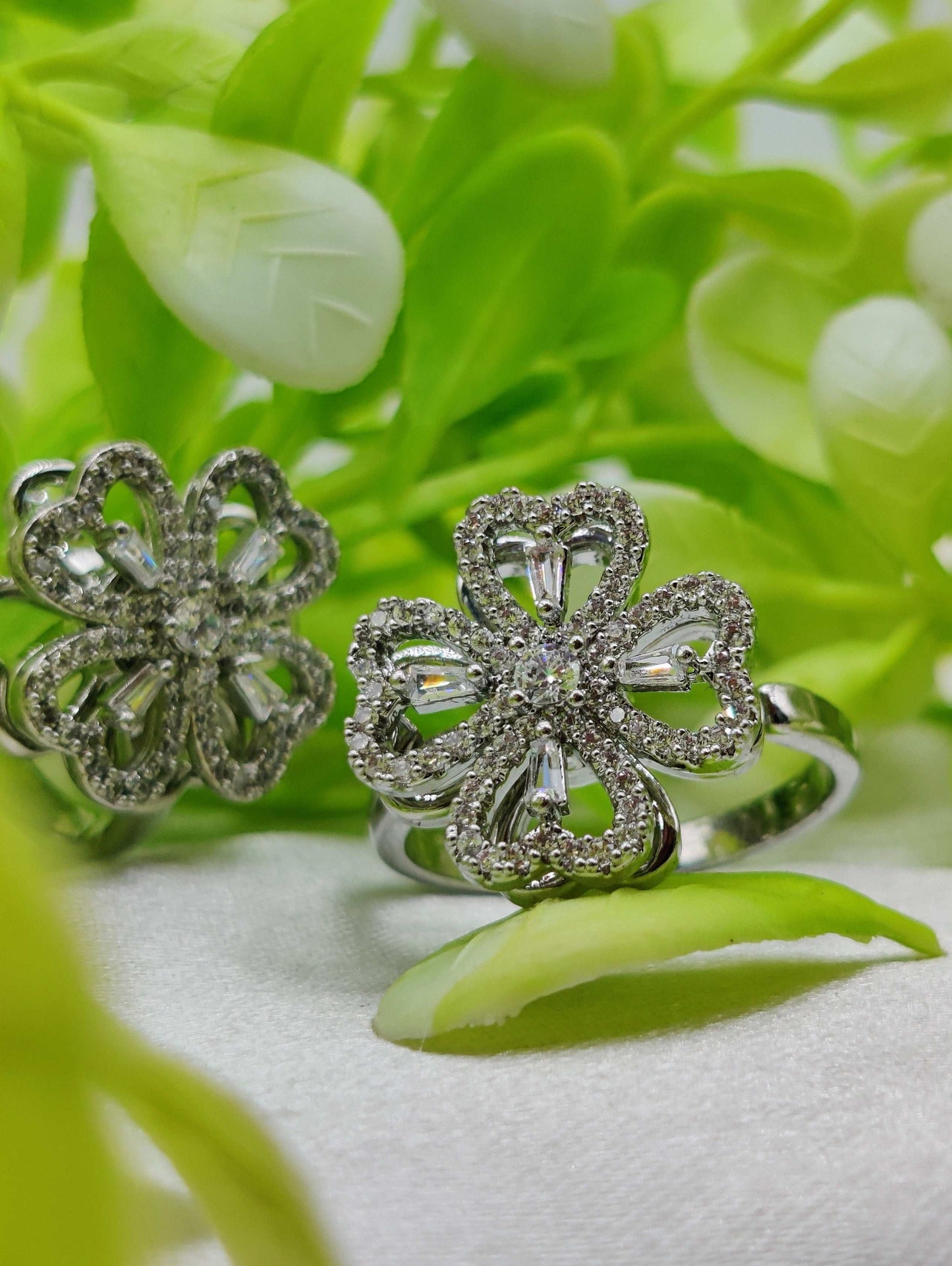 Spinning Clover Ring with Sparkling CZ - Radiance in Motion ✨🍀💎 - Dynamic Deals