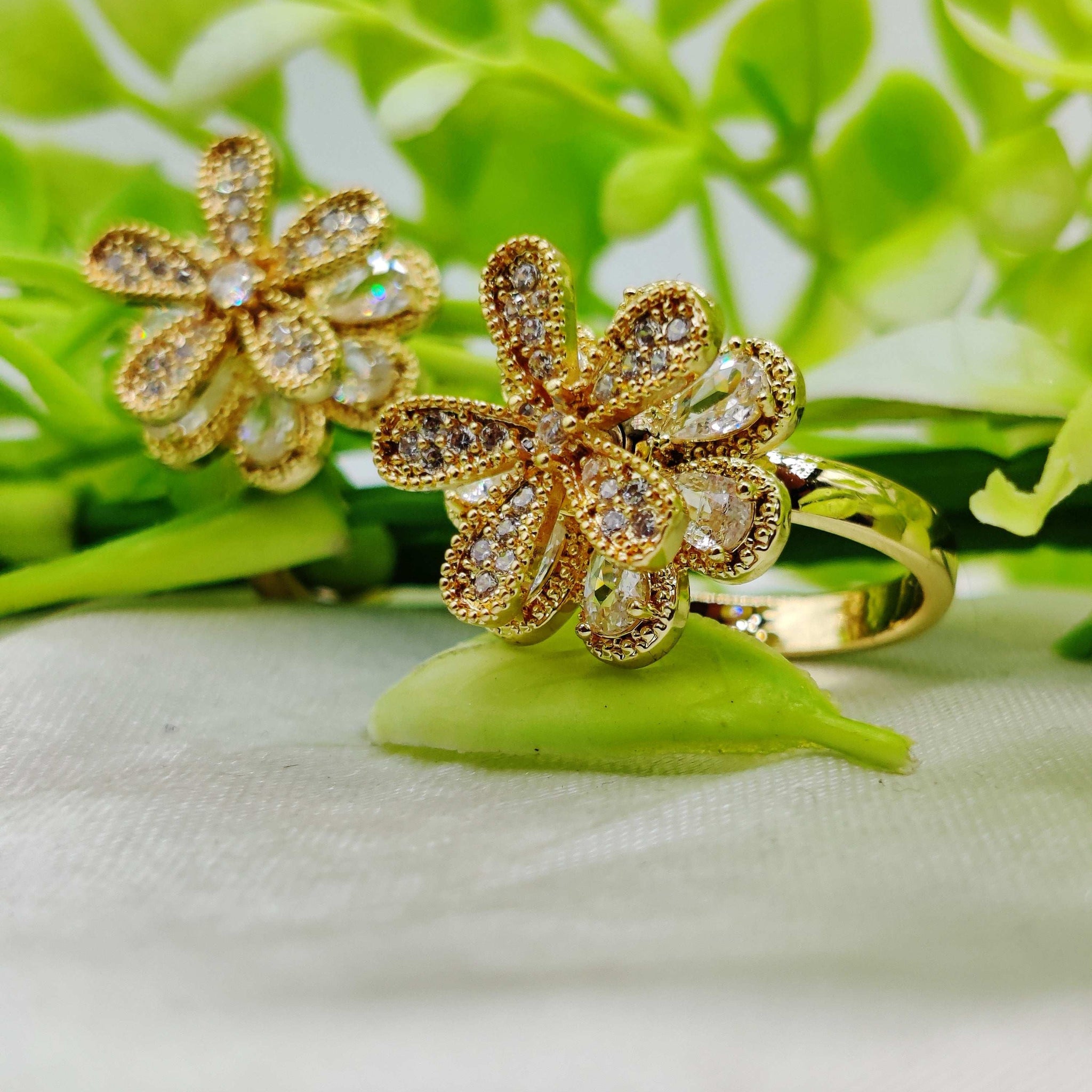 Kinetic Bloom Ring - Spinning Flower with CZ Sparkle ✨🌸💎