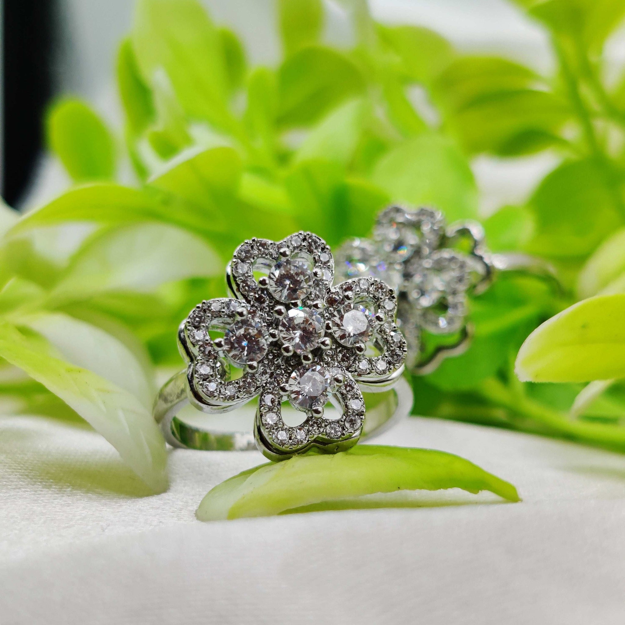 Textured Clover Spinner Ring - Sparkling CZ & Kinetic Design ✨🍀💎