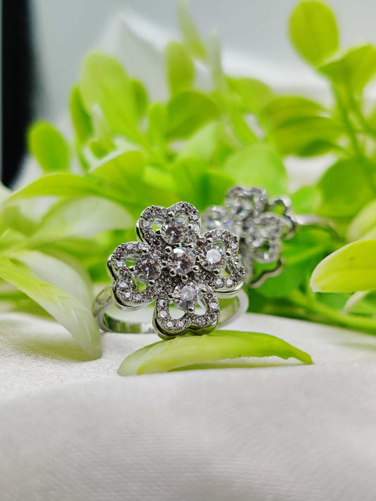 Textured Clover Spinner Ring - Sparkling CZ & Kinetic Design ✨🍀💎