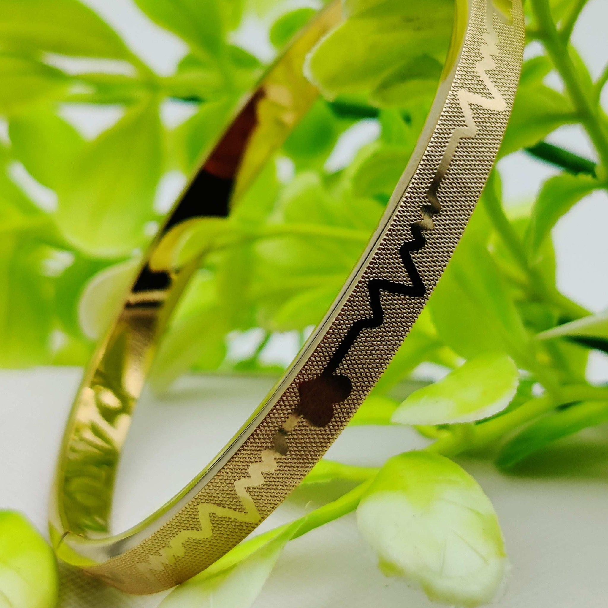 Heartbeat Gold Bangle - Universal Size & Non-Tarnish ✨💛💓