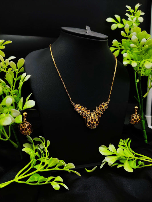 Zircon Leaf Pendant Necklace & Earring Set - Nature's Elegance ✨🍃