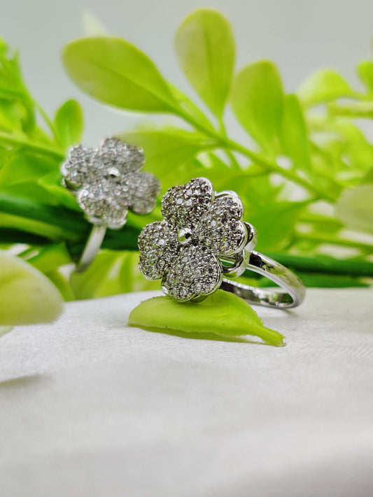 Lucky Clover Spinner Ring - Sparkling CZ & Kinetic Design ✨🍀💎