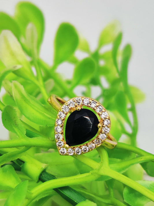 Teardrop Black Onyx Ring with Gold Halo - Classic Elegance ✨🖤