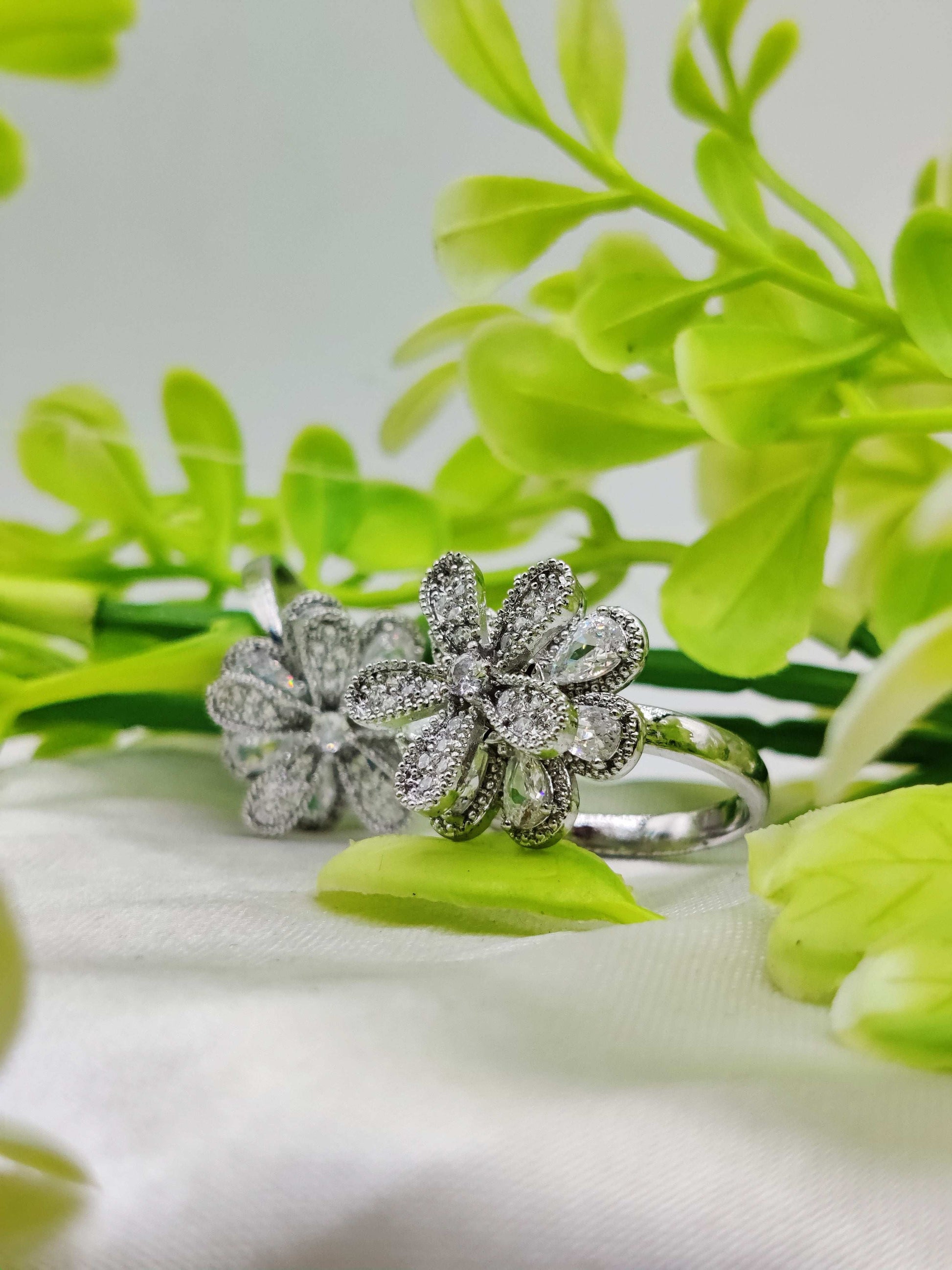 Kinetic Bloom Ring - Spinning Flower with CZ Sparkle ✨🌸💎