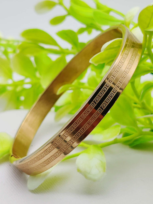 Textured Gold Bangle - Universal Size & Non-Tarnish ✨💛💎