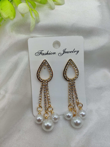 Dazzling CZ Crystal & Pearl Teardrop Earrings - Fashion Jewelry & Tarnish-Free ✨💎⚪