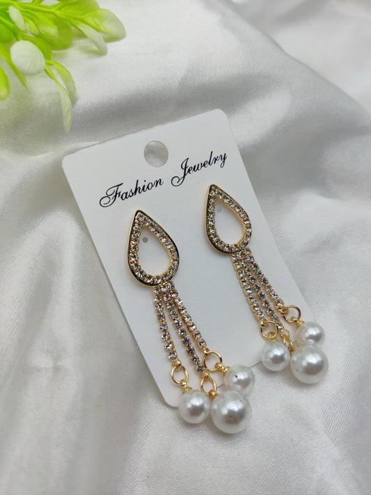 Dazzling CZ Crystal & Pearl Teardrop Earrings - Fashion Jewelry & Tarnish-Free ✨💎⚪