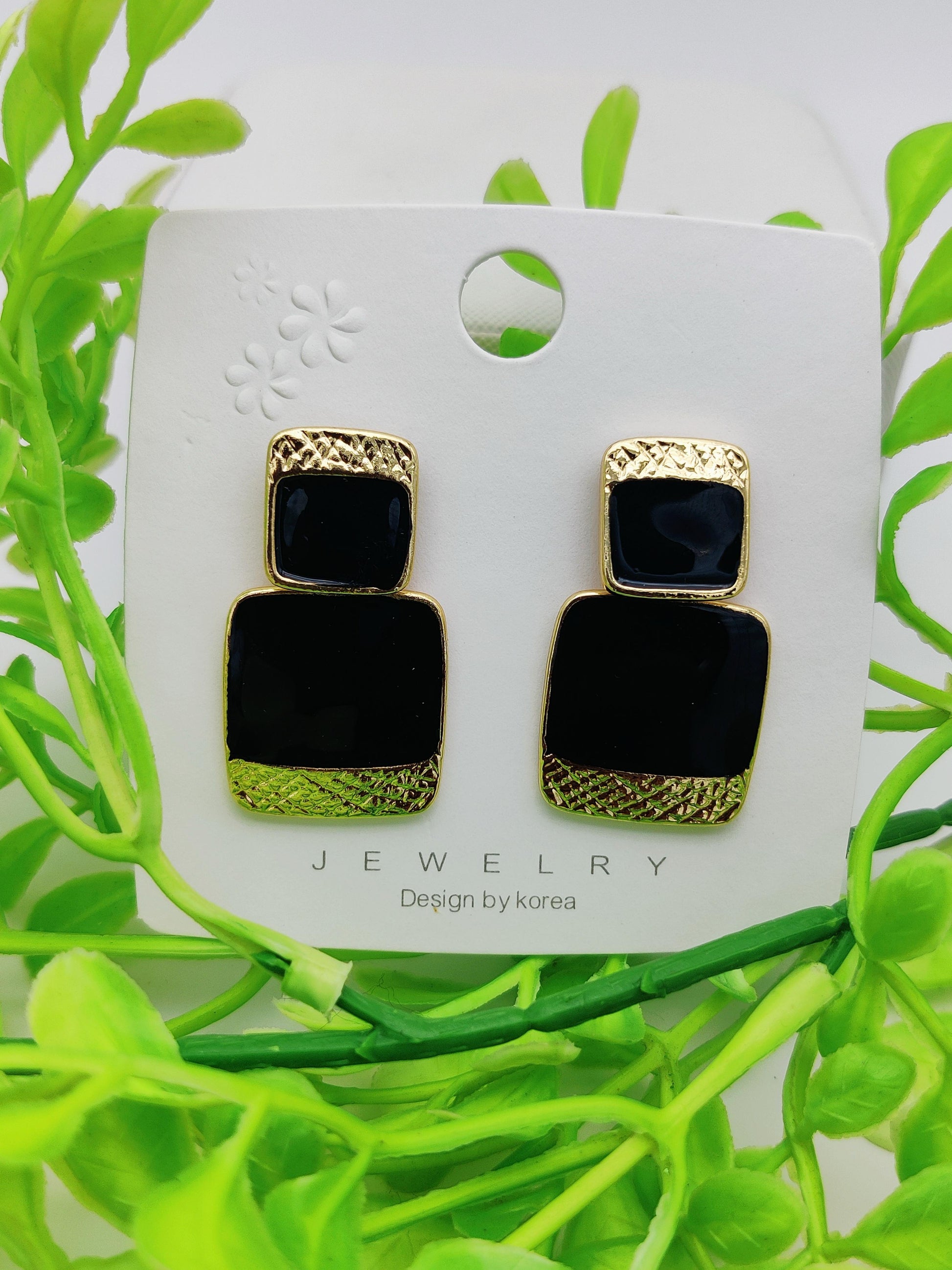 Black & Gold Geometric Earrings - Modern Chic & Tarnish - Free ✨🖤💛 - Dynamic Deals