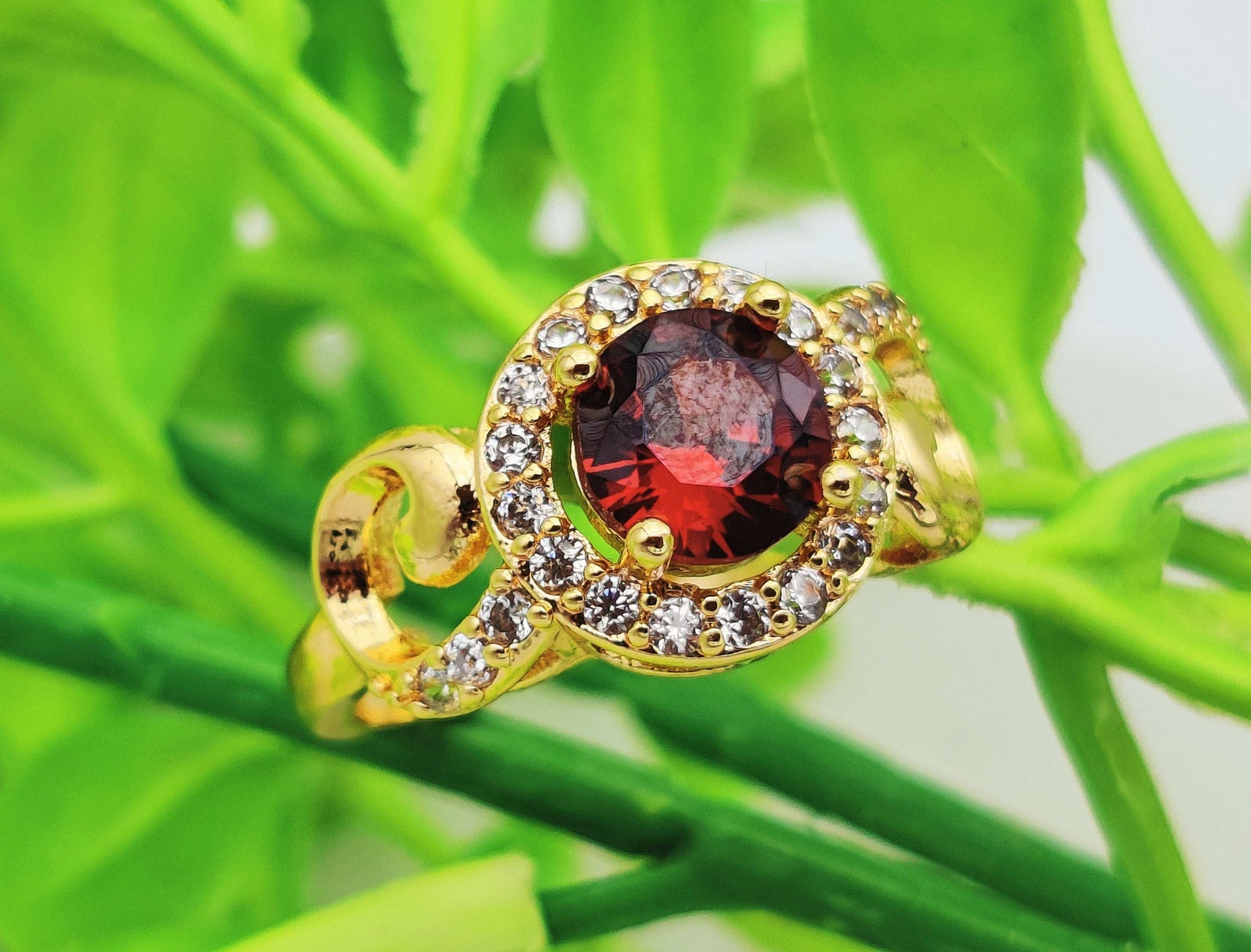 Crimson Garnet Halo Ring with Gold Accents - Regal Splendor ✨❤️ - Dynamic Deals