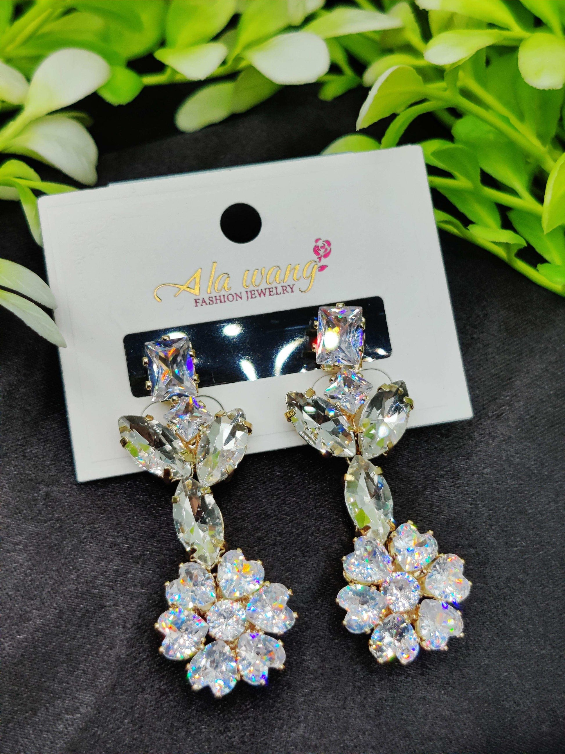 Dazzling Clear Crystal Drop Earrings - Statement Sparkle & Tarnish - Free ✨💎 - Dynamic Deals