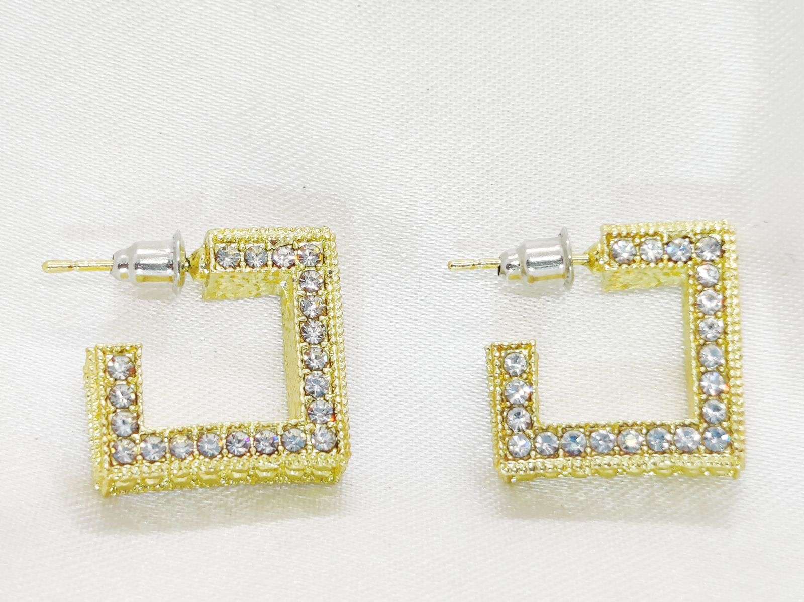Elegant Gold - Toned Square Crystal Stud Earrings – A Modern Classic for Effortless Glamour - Dynamic Deals