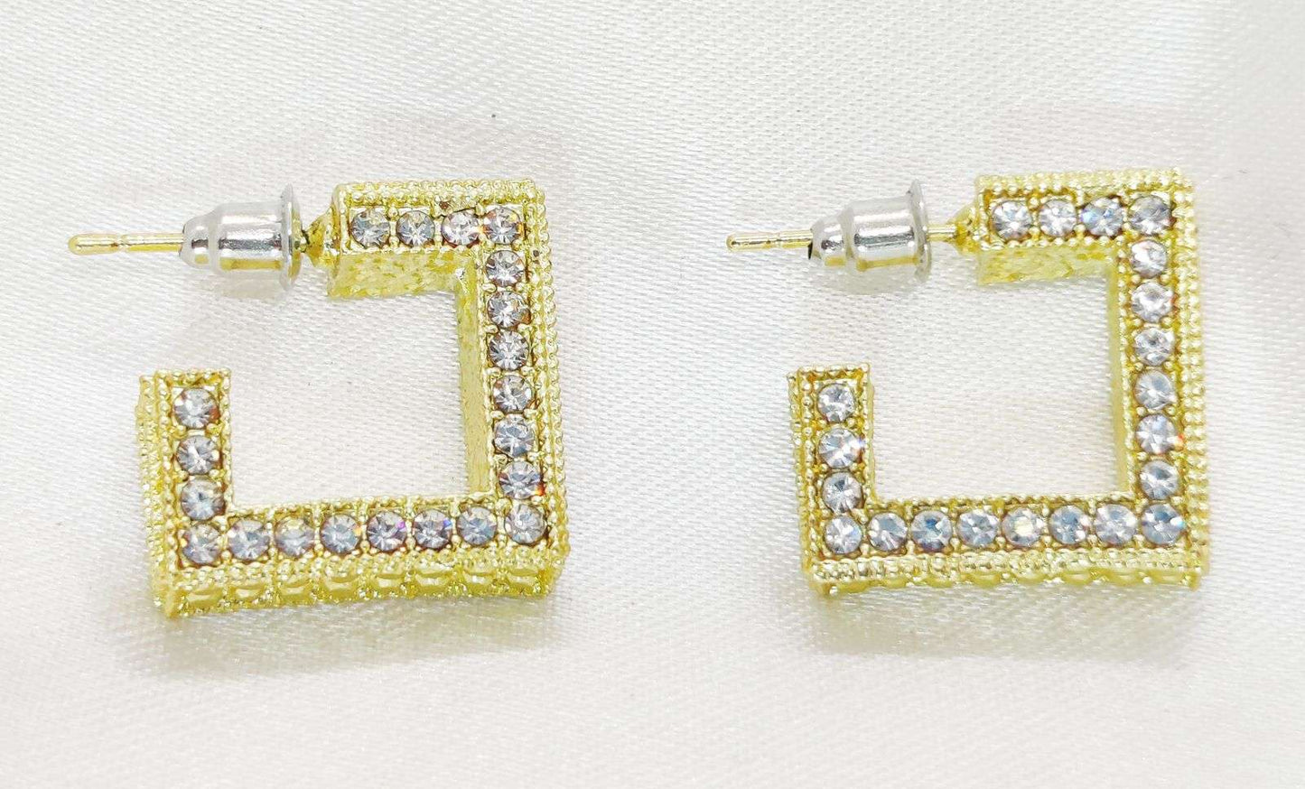 Elegant Gold - Toned Square Crystal Stud Earrings – A Modern Classic for Effortless Glamour - Dynamic Deals