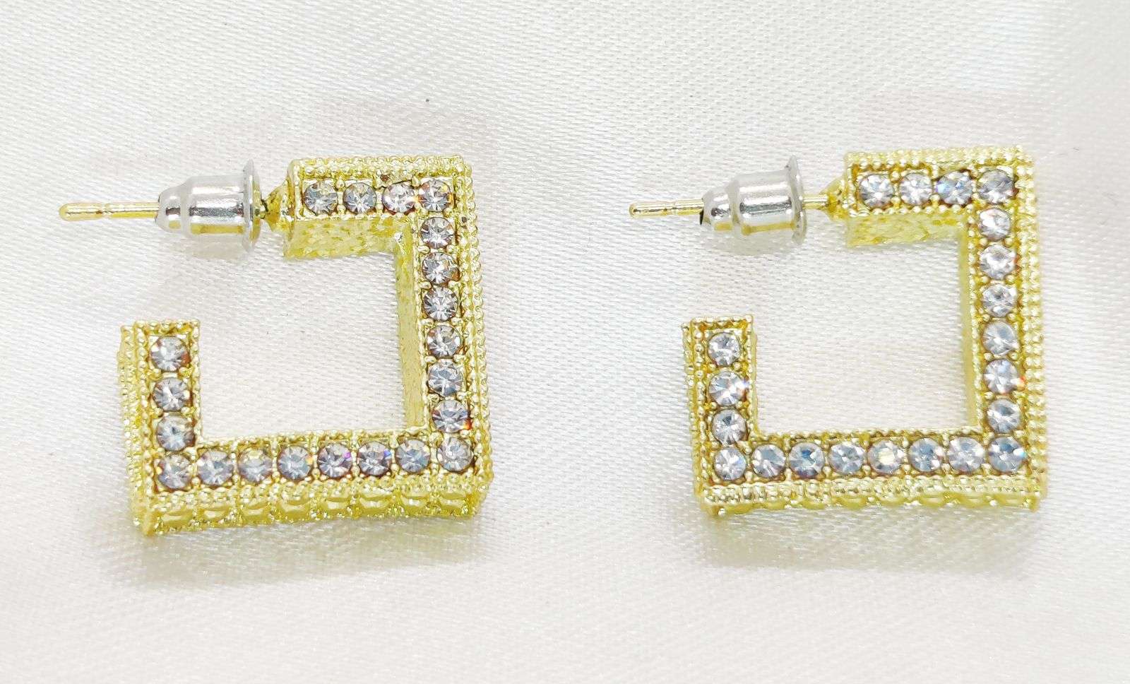 Elegant Gold - Toned Square Crystal Stud Earrings – A Modern Classic for Effortless Glamour - Dynamic Deals