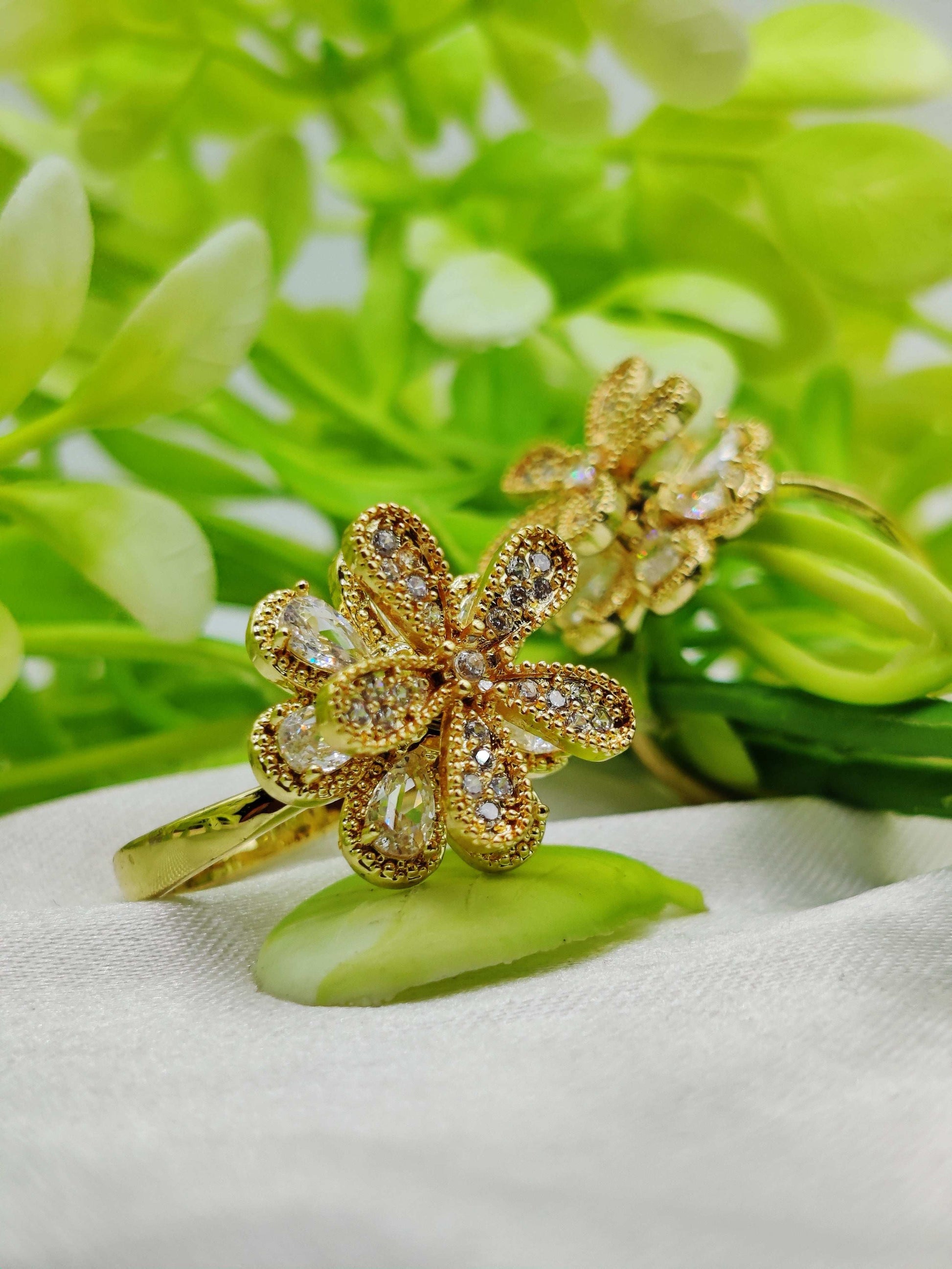 Kinetic Bloom Ring - Spinning Flower with CZ Sparkle ✨🌸💎 - Dynamic Deals