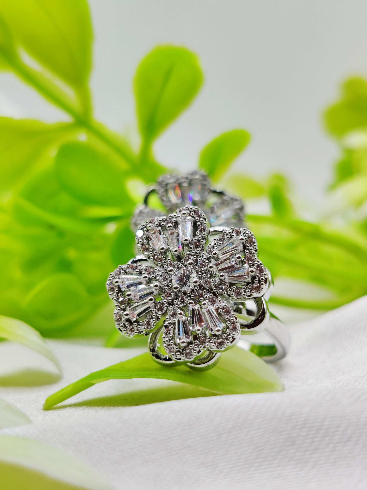 Lucky Clover Spinner Ring - Crystal - Paved & Moveable ✨🍀💎 - Dynamic Deals