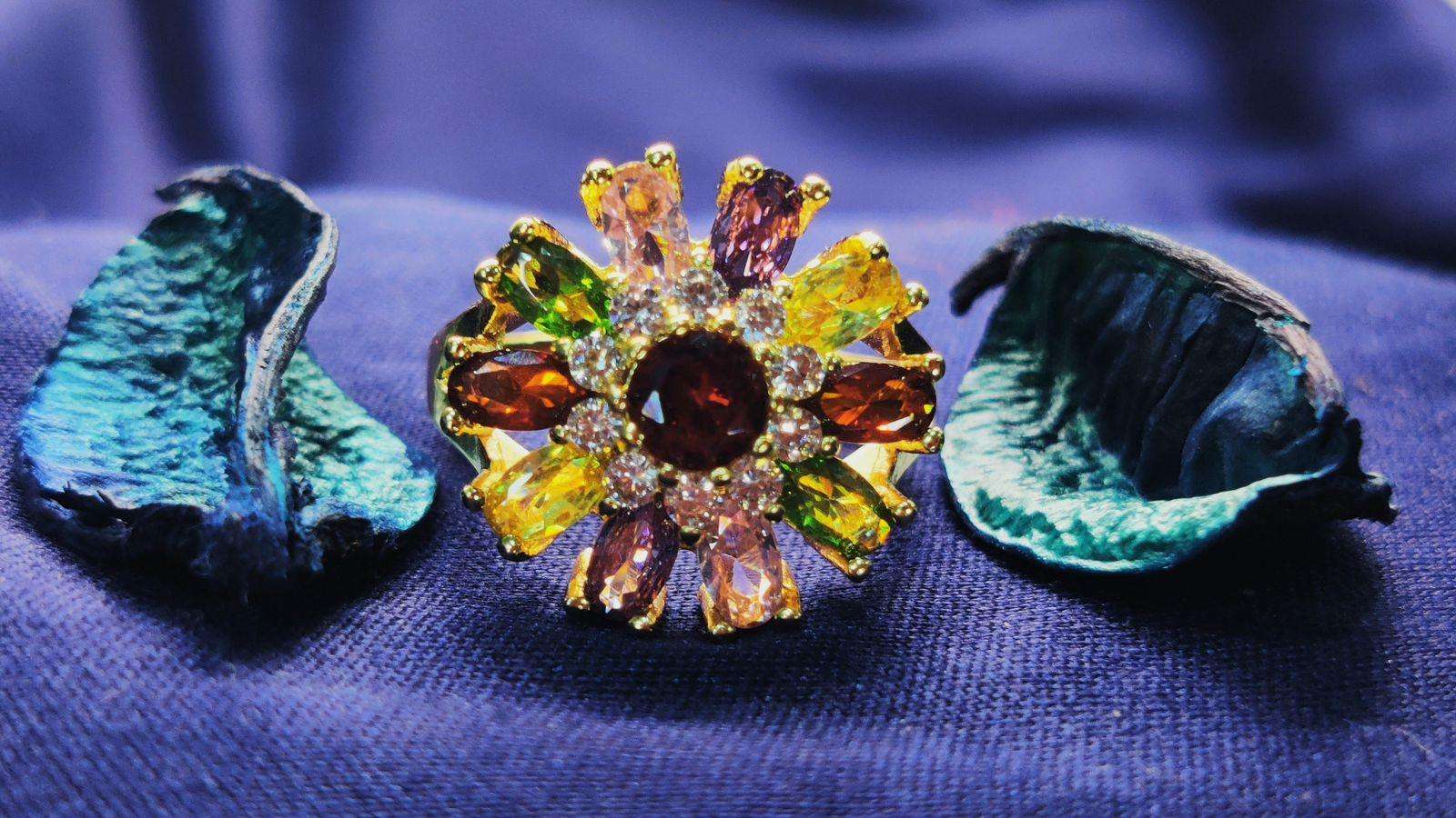 Majestic Multicolored Flower Ring - Radiant Gemstone Bloom with a Golden Touch - Dynamic Deals