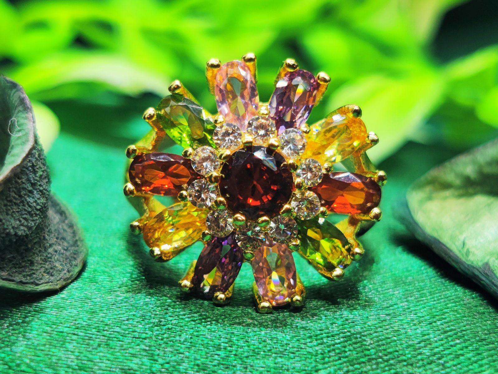 Majestic Multicolored Flower Ring - Radiant Gemstone Bloom with a Golden Touch - Dynamic Deals