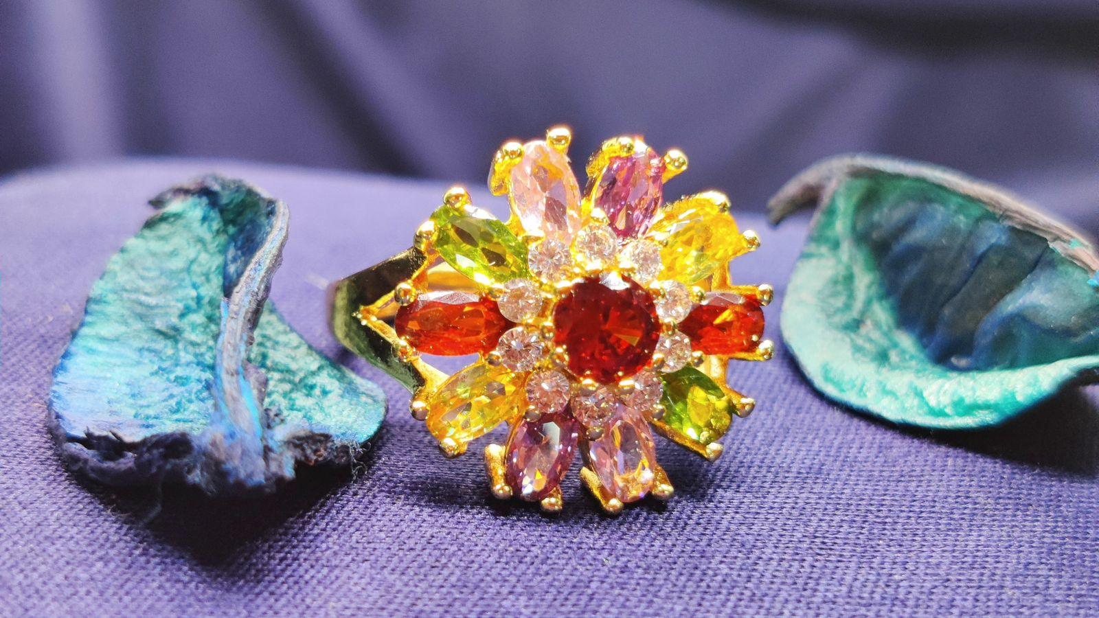 Majestic Multicolored Flower Ring - Radiant Gemstone Bloom with a Golden Touch - Dynamic Deals