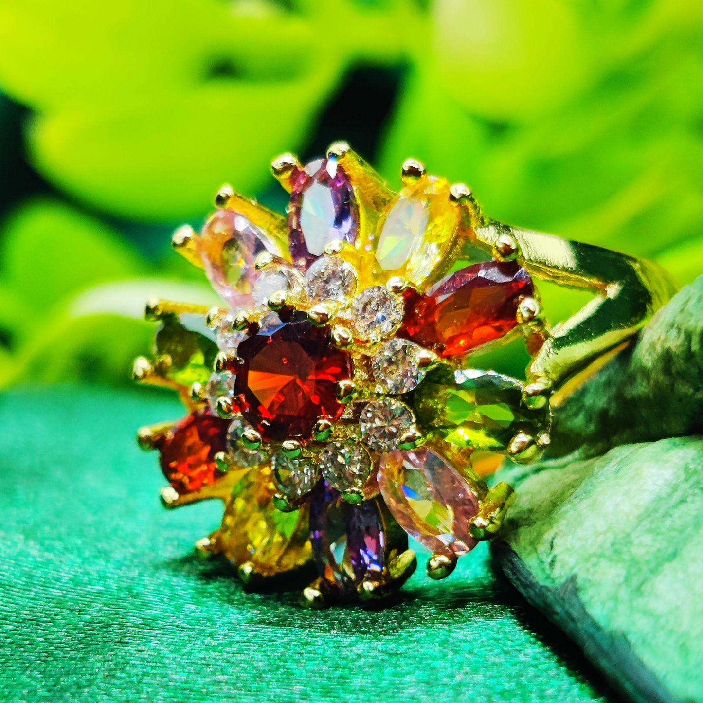 Majestic Multicolored Flower Ring - Radiant Gemstone Bloom with a Golden Touch - Dynamic Deals