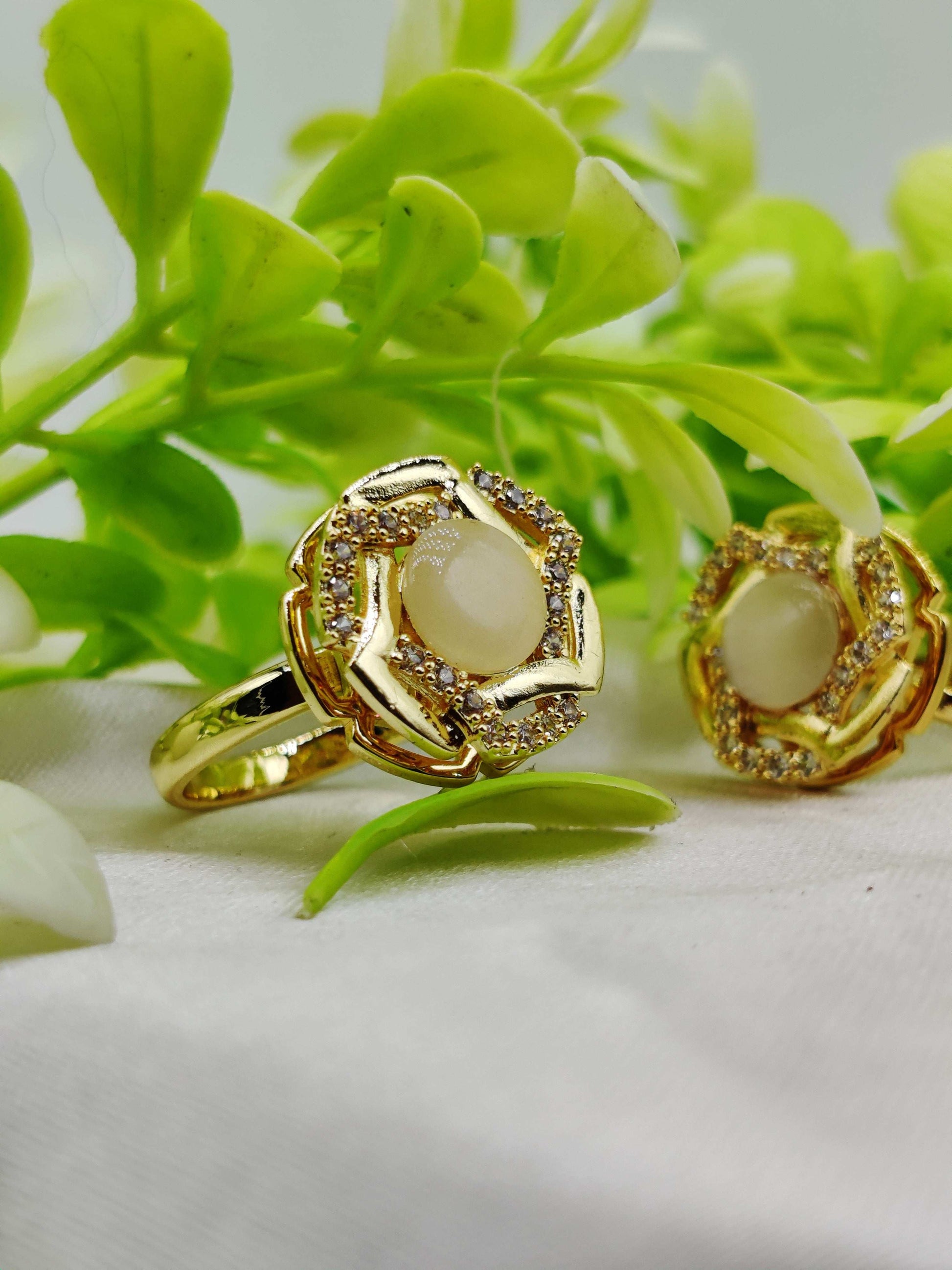 Moonlit Bloom Ring - Cabochon Moonstone & Crystal Halo ✨🌙💎 - Dynamic Deals