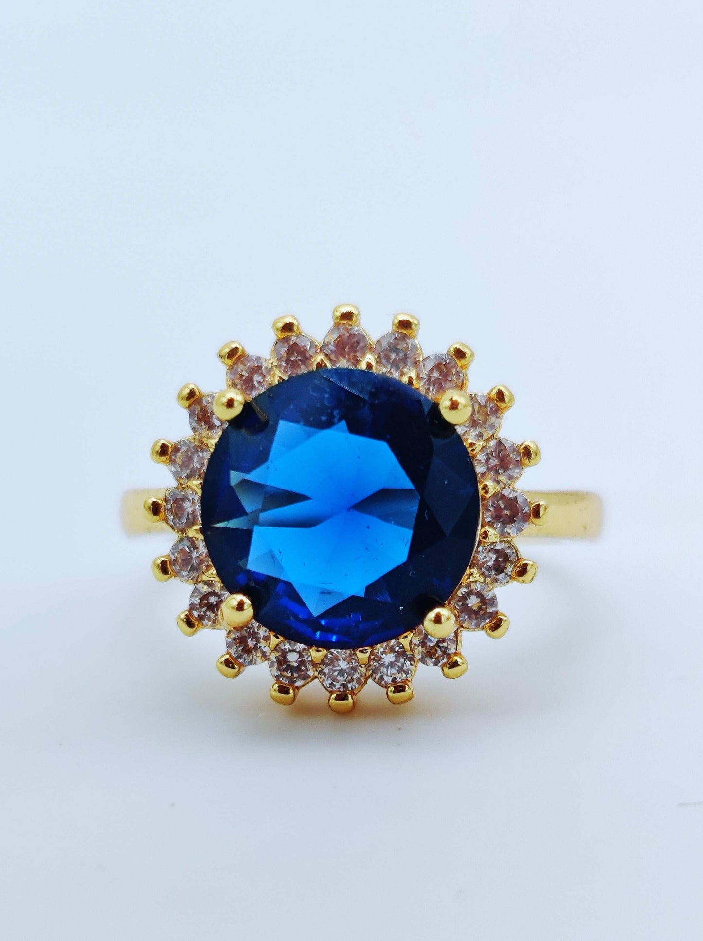 Radiant Blue Zircon Halo Ring - Celestial Sparkle ✨💙 - Dynamic Deals