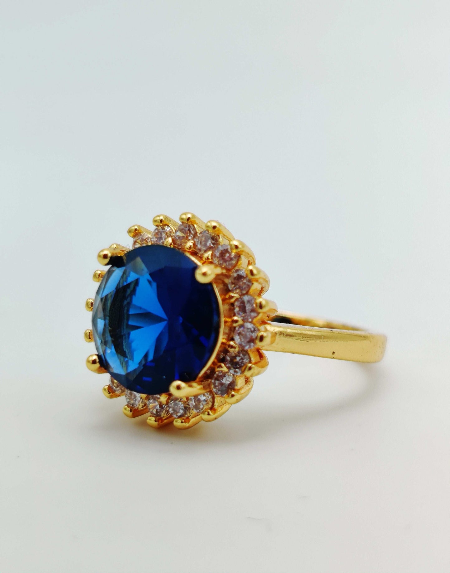 Radiant Blue Zircon Halo Ring - Celestial Sparkle ✨💙 - Dynamic Deals