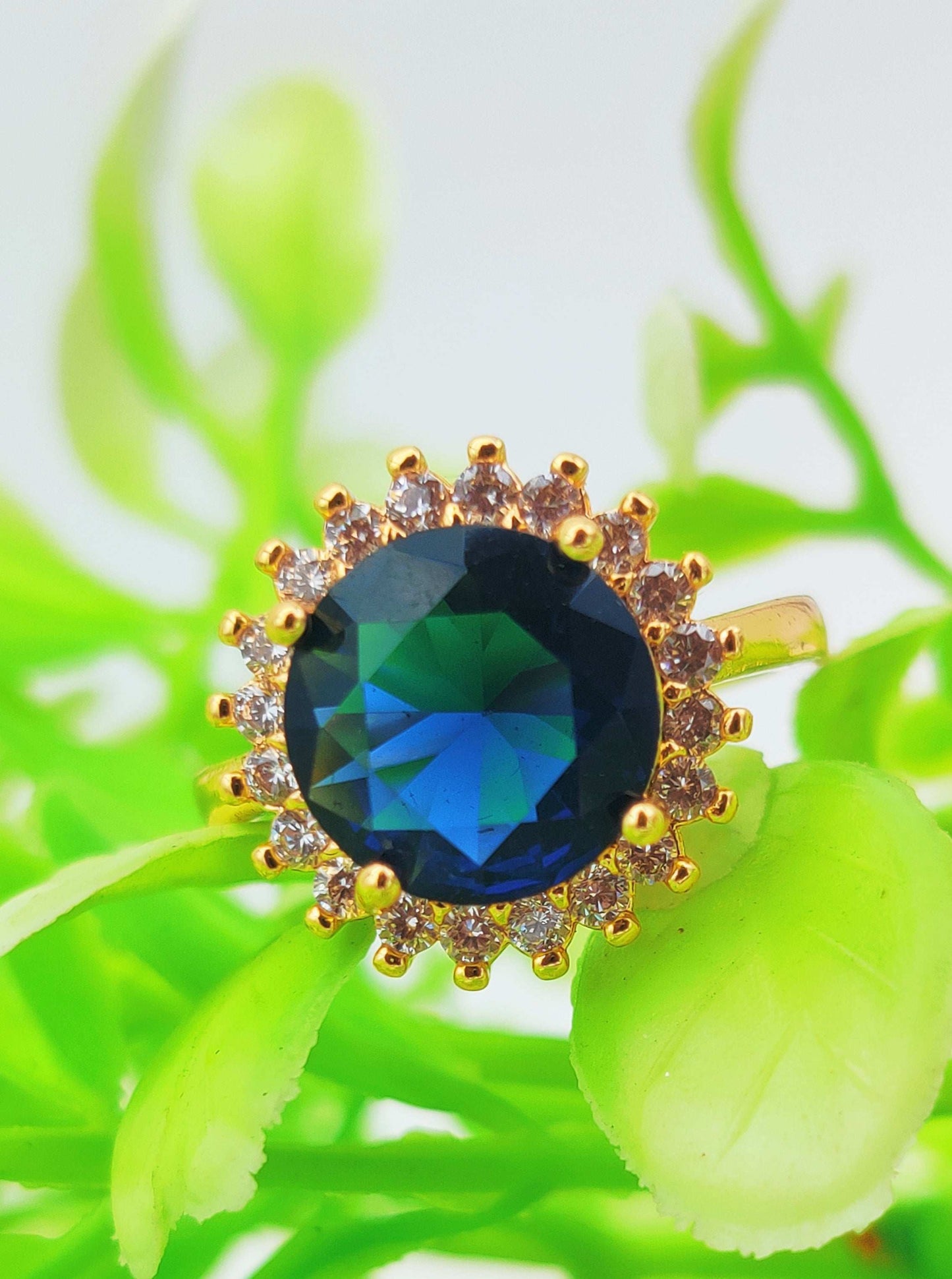 Radiant Blue Zircon Halo Ring - Celestial Sparkle ✨💙 - Dynamic Deals