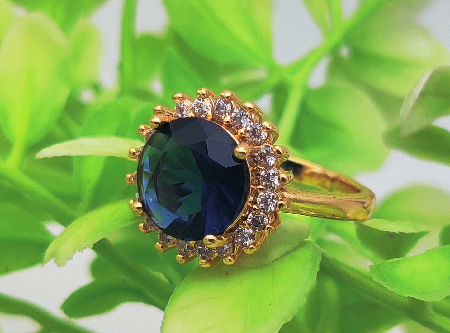 Radiant Blue Zircon Halo Ring - Celestial Sparkle ✨💙 - Dynamic Deals