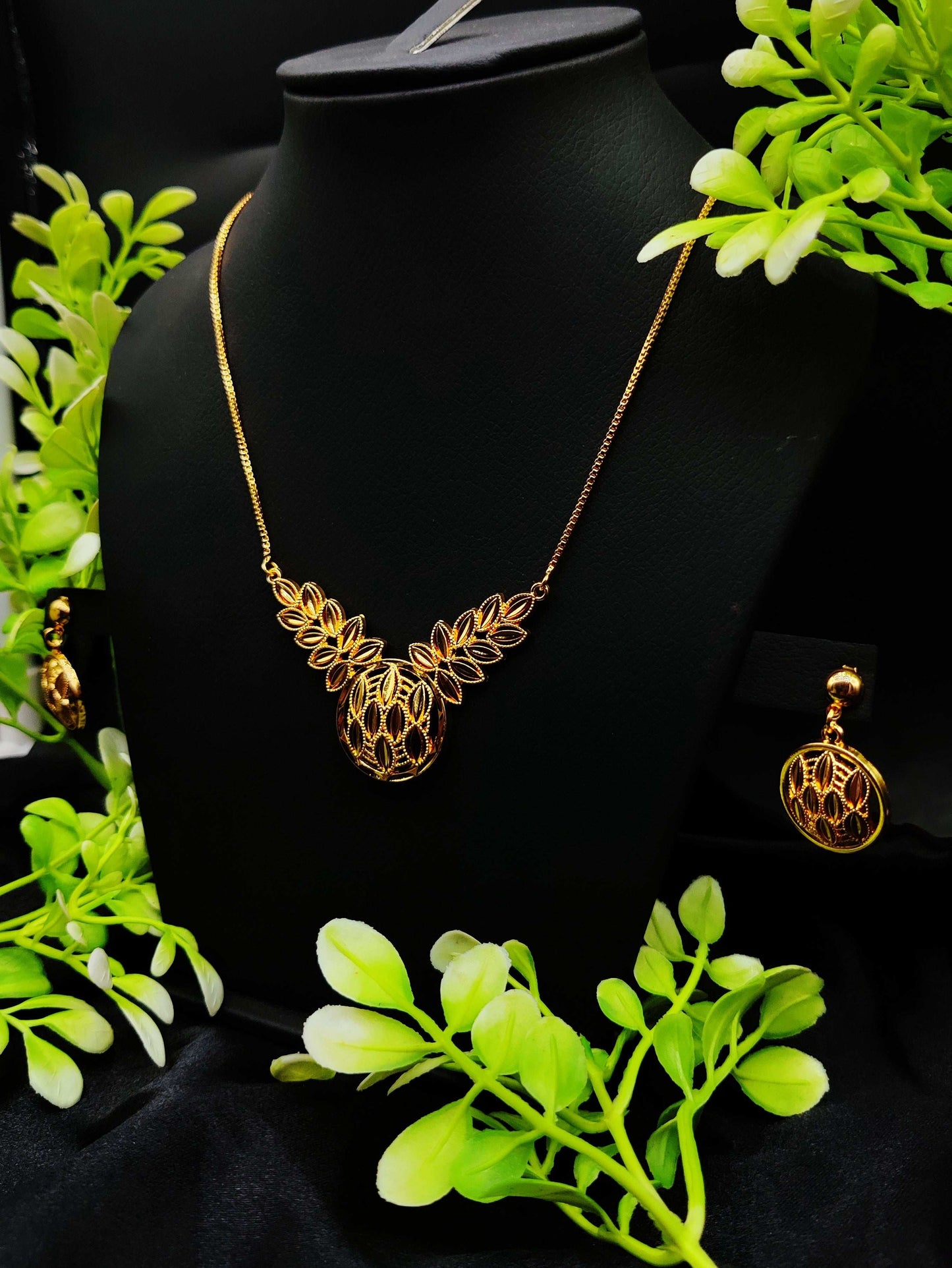 Zircon Leaf Pendant Necklace & Earring Set - Nature's Elegance ✨🍃 - Dynamic Deals